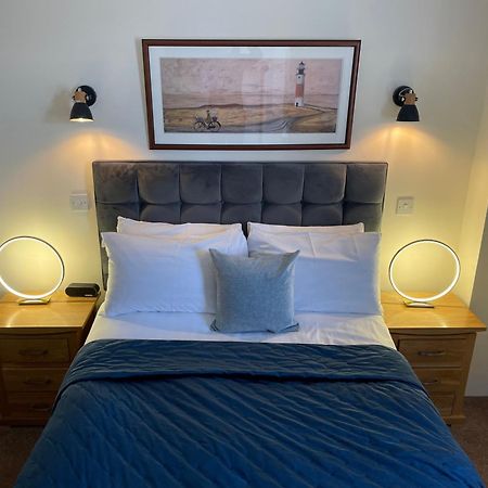 The Red Lion Hotel Cromer Exterior foto A bedroom at The Old Post Office