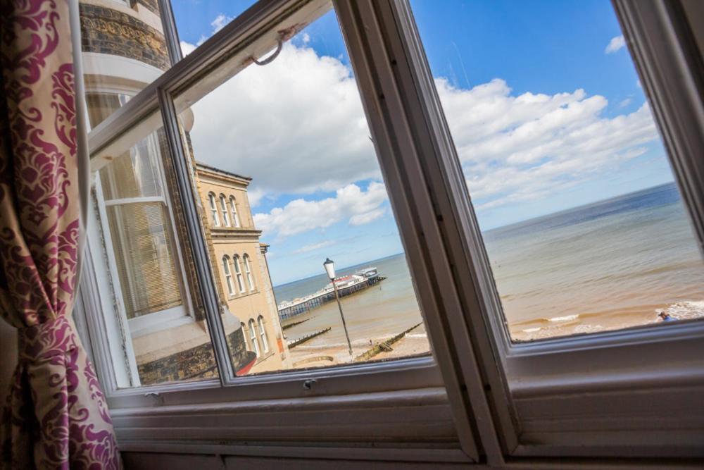 The Red Lion Hotel Cromer Exterior foto View from a window at the hotel