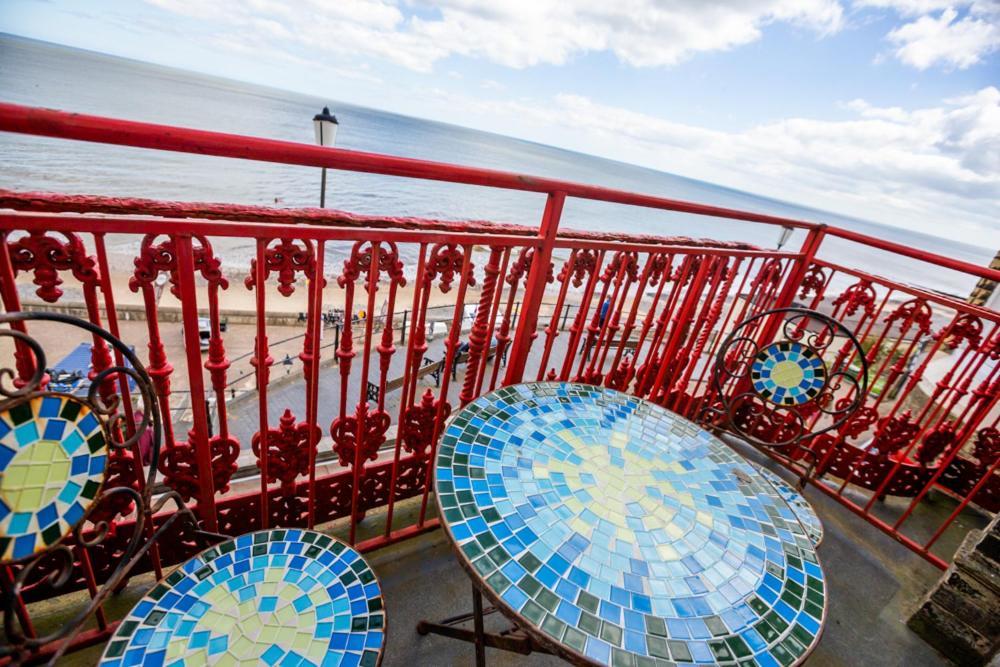 The Red Lion Hotel Cromer Exterior foto The mosaic tables on the balcony
