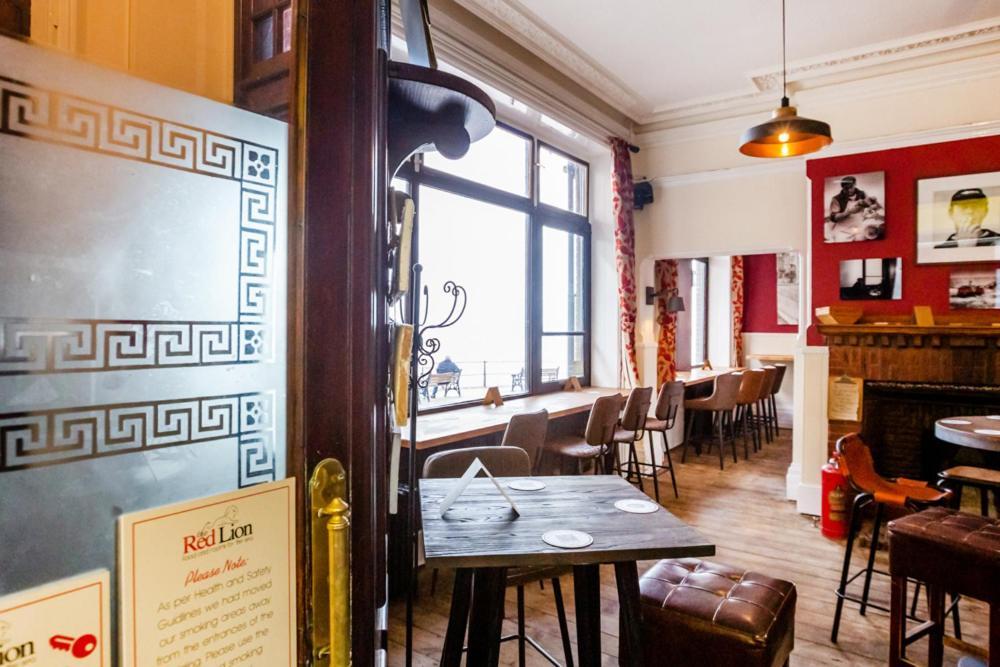 The Red Lion Hotel Cromer Exterior foto The interior of the pub