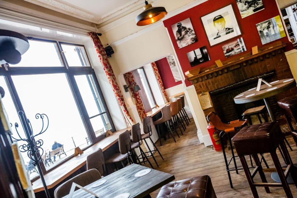 The Red Lion Hotel Cromer Exterior foto The interior of the restaurant