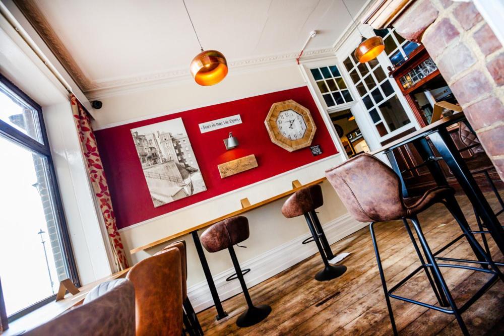 The Red Lion Hotel Cromer Exterior foto The interior of the pub