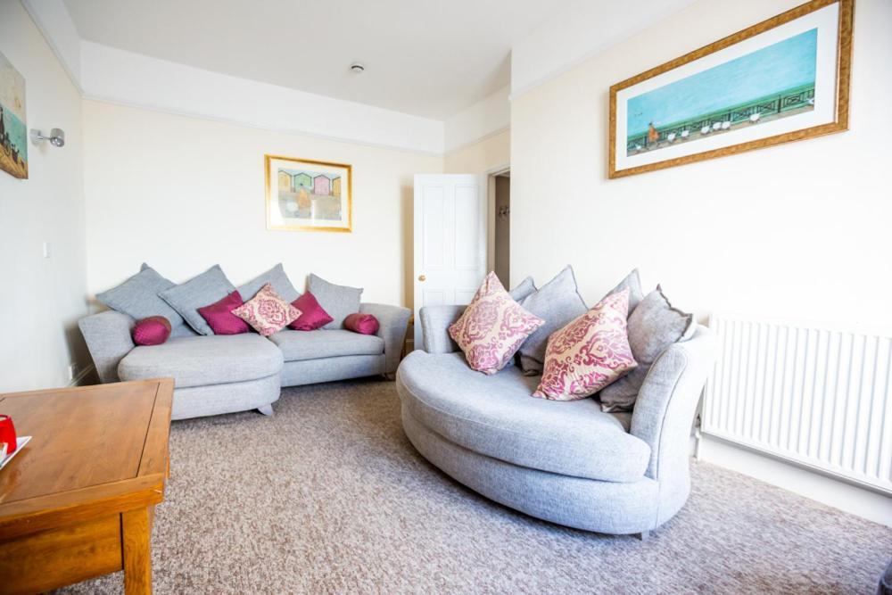 The Red Lion Hotel Cromer Exterior foto The living room at The Old School House