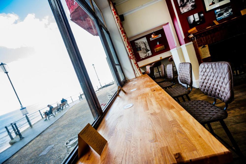 The Red Lion Hotel Cromer Exterior foto Interior of the cafe