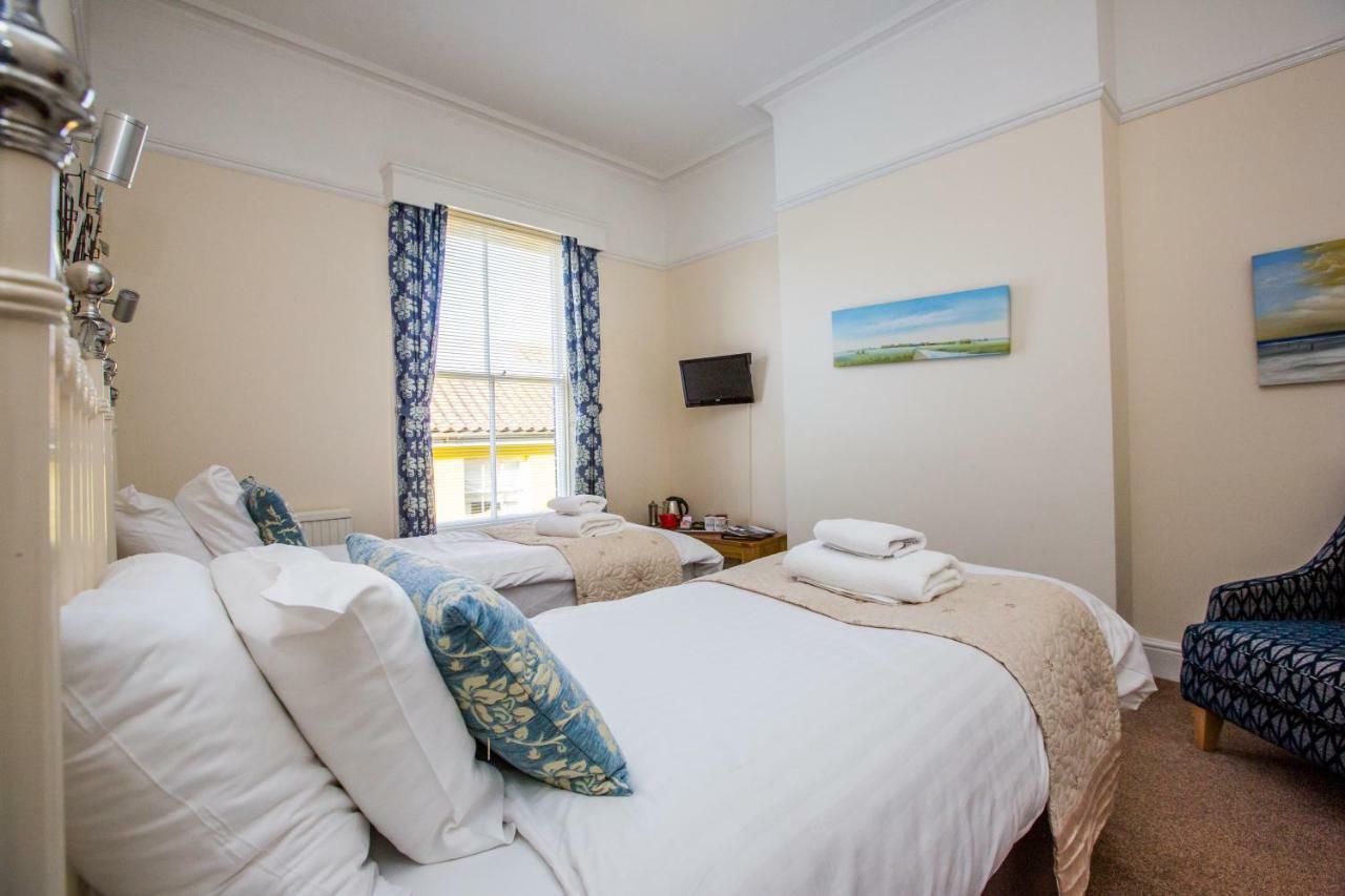 The Red Lion Hotel Cromer Exterior foto A room at the hotel